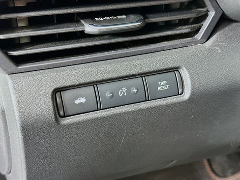 Used 2024 Nissan Altima 2.5 SR image 17