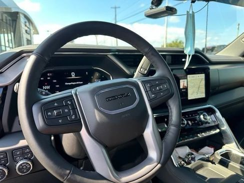 Used 2025 GMC Sierra 2500 Denali w/ Denali Reserve Package AWD/4WD image 29