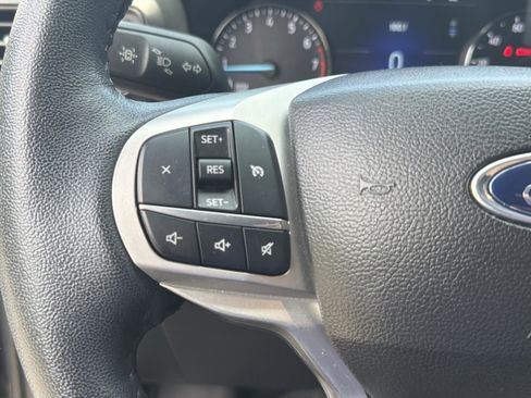 Used 2023 Ford Explorer XLT RWD image 11