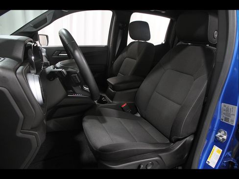 Used 2024 Chevrolet Colorado LT w/ LT Convenience Package II AWD/4WD image 5