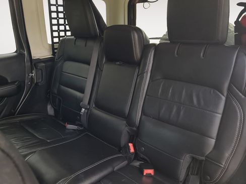 Used 2018 Jeep Wrangler Unlimited Sahara AWD/4WD image 13