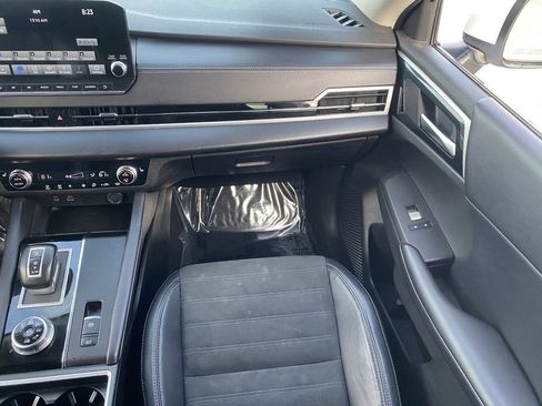 Used 2023 Mitsubishi Outlander SE image 15