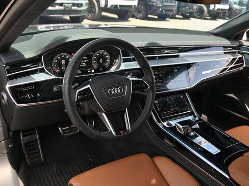 Used 2024 Audi S8 AWD/4WD image 11