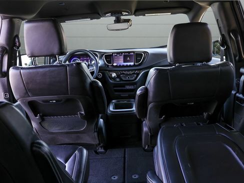 Used 2025 Chrysler Pacifica Select FWD image 37