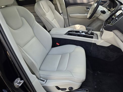 Used 2025 Volvo XC90 B6 Plus w/ Protection Package Premier image 21