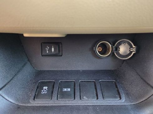 Used 2015 Toyota Highlander Limited w/ Driver Technology Package FWD image 28