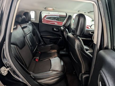 Used 2018 Jeep Compass Latitude w/ Cold Weather Group AWD/4WD image 17