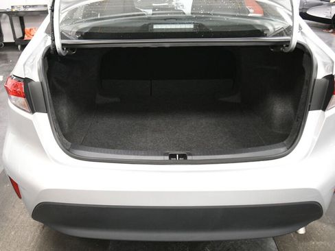 Used 2025 Toyota Corolla LE FWD image 21