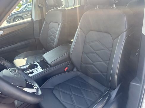 Used 2024 Volkswagen Atlas SE AWD/4WD image 14