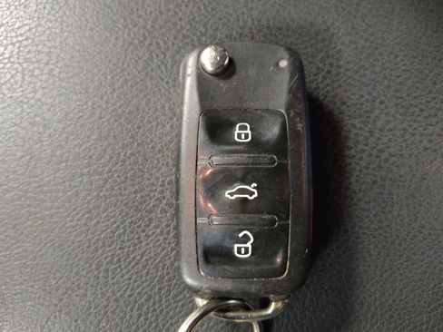 Used 2014 Volkswagen Passat 1.8T S FWD image 32