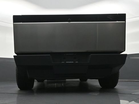 Used 2024 Tesla Cybertruck AWD Crew Cab image 25