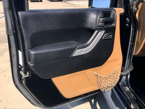 Used 2014 Jeep Wrangler Unlimited Rubicon w/ Connectivity Group image 21