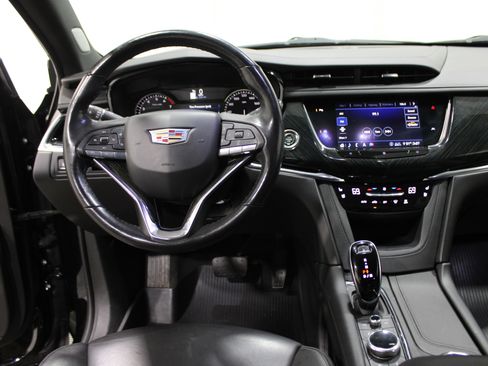 Used 2020 Cadillac XT6 Premium Luxury image 2