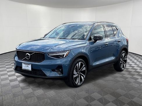 Used 2025 Volvo XC40 B5 Ultra w/ Protection Package Premier AWD/4WD image 3