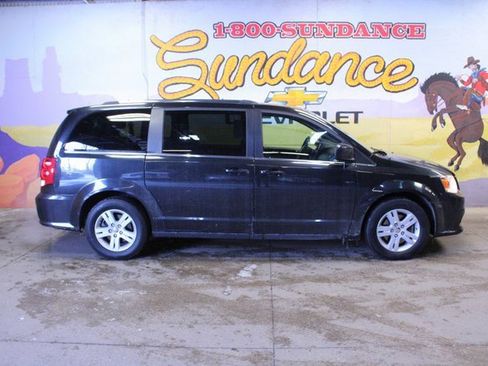 Used 2018 Dodge Grand Caravan SXT image 1