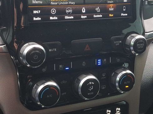 Used 2019 RAM 1500 Laramie AWD/4WD image 16