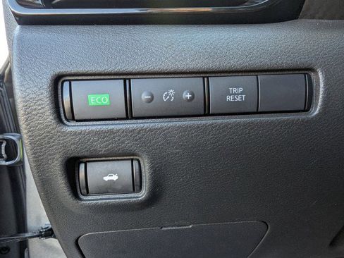 Used 2022 Nissan Sentra SR w/ SR Premium Package image 17