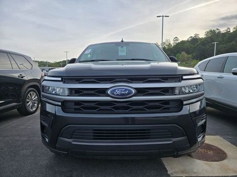 Used 2024 Ford Expedition Max XLT image 2