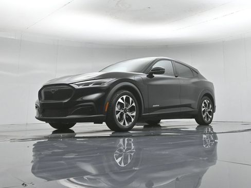 Certified 2025 Ford Mustang Mach-E Select RWD image 43