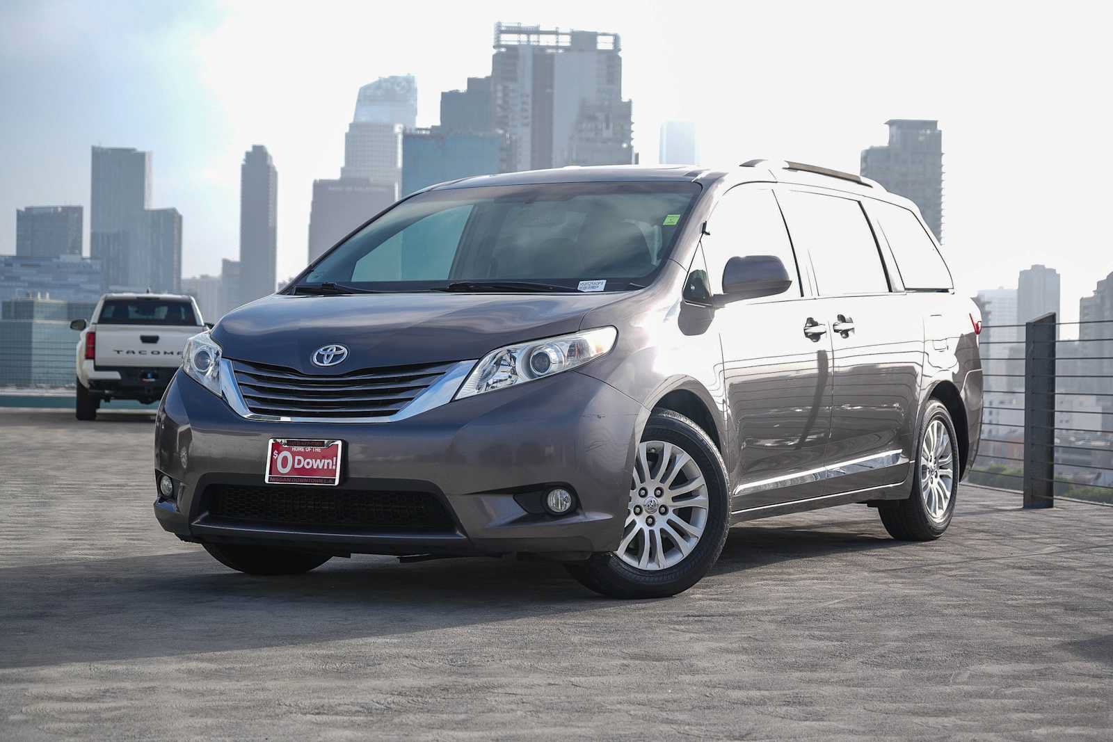 Used 2017 Toyota Sienna XLE w/ XLE Navigation Package FWD image 1