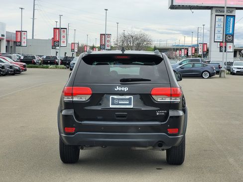 Used 2017 Jeep Grand Cherokee Laredo w/ Quick Order Package 2BE image 6
