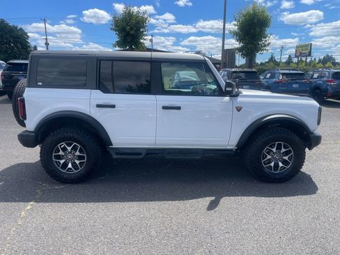 Used 2023 Ford Bronco Badlands AWD/4WD image 3