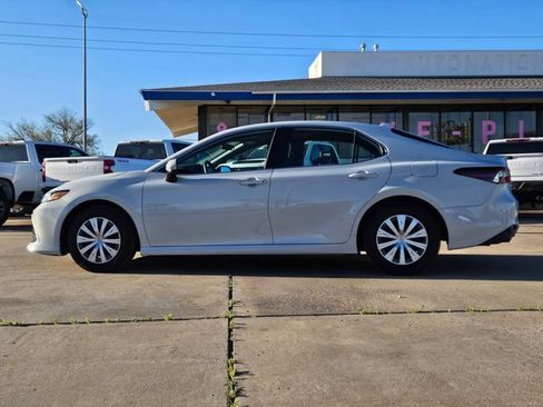 Used 2023 Toyota Camry LE image 9