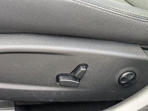 Used 2019 Chrysler 300 Touring w/ Chrome Appearance Package image 19