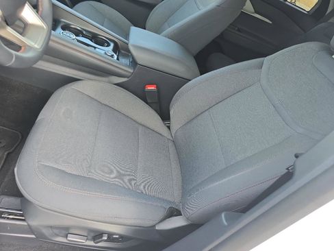 Used 2025 Ford Explorer Active AWD/4WD image 22
