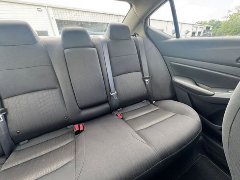 Used 2025 Nissan Altima 2.5 SV FWD image 37
