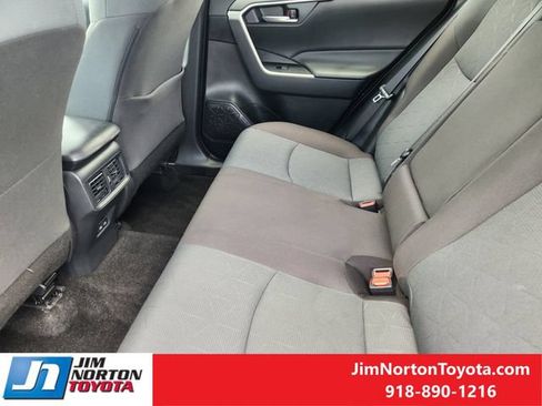Used 2025 Toyota RAV4 XLE FWD image 30