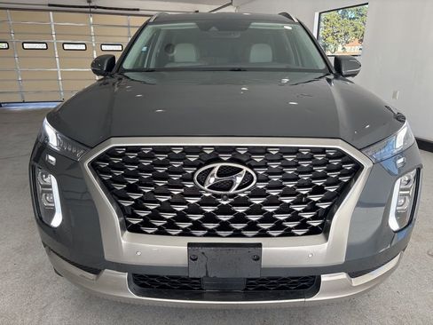 Used 2022 Hyundai Palisade Calligraphy image 2