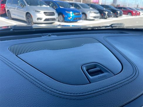 Used 2019 Jeep Cherokee Latitude Plus w/ Cold Weather Group image 21