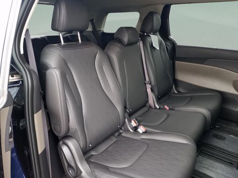 New 2026 Kia Carnival EX FWD image 21