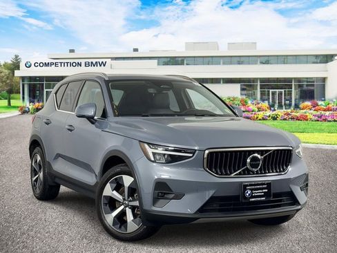 Used 2023 Volvo XC40 B5 Plus w/ Protection Package Premier AWD/4WD image 1