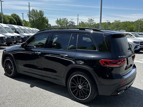 Certified 2023 Mercedes-Benz GLB 250 w/ AMG Line image 5