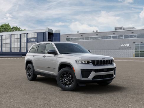 New 2026 Jeep Grand Cherokee Altitude image 5
