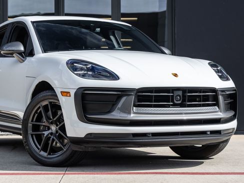 Certified 2023 Porsche Macan Turbo AWD/4WD image 9