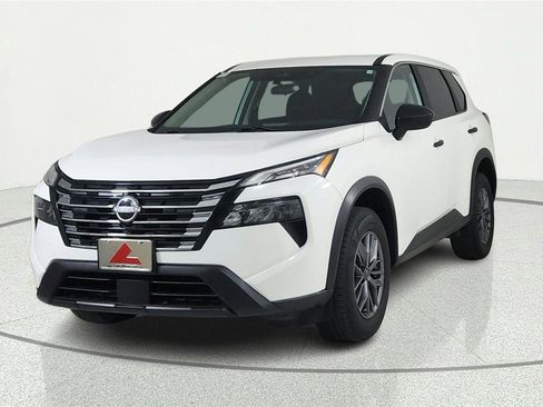 Used 2024 Nissan Rogue S FWD image 2