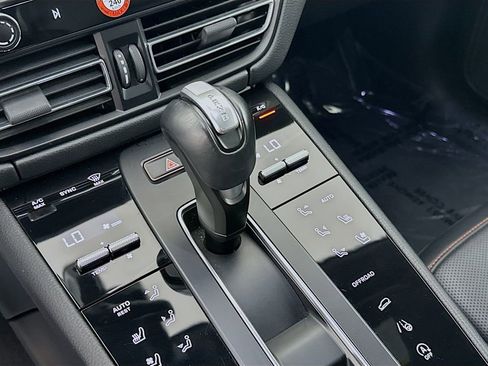 Certified 2023 Porsche Macan S AWD/4WD image 19