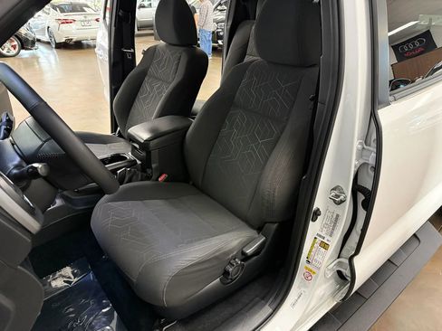 Used 2018 Toyota Tacoma TRD Sport RWD image 11