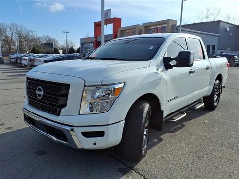 Certified 2024 Nissan Titan SV w/ SV Convenience Package image 19