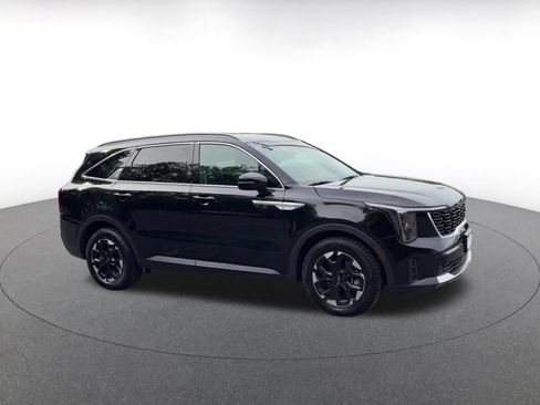Used 2024 Kia Sorento S FWD image 2