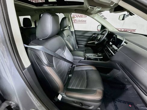 Used 2025 Nissan Pathfinder Platinum w/ Cargo Package AWD/4WD image 35