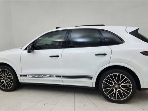 Used 2021 Porsche Cayenne Base image 4