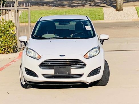 Used 2019 Ford Fiesta SE image 2