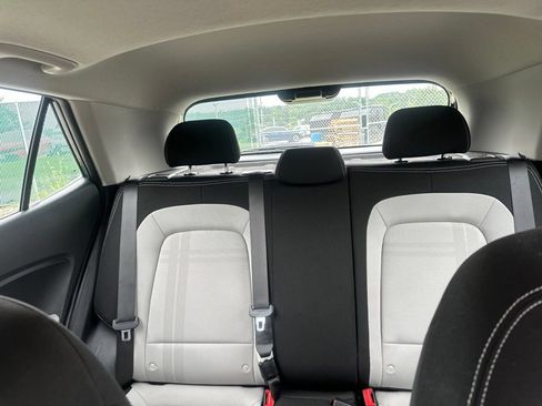 Used 2025 Hyundai Venue SEL FWD image 18