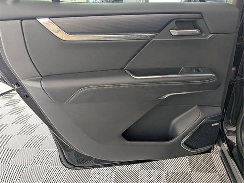 Used 2025 GMC Acadia Elevation image 27