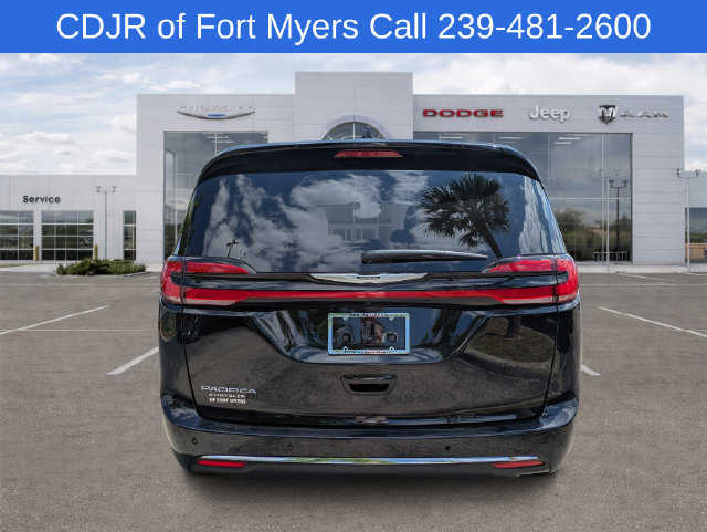 New 2026 Chrysler Pacifica Select FWD image 4