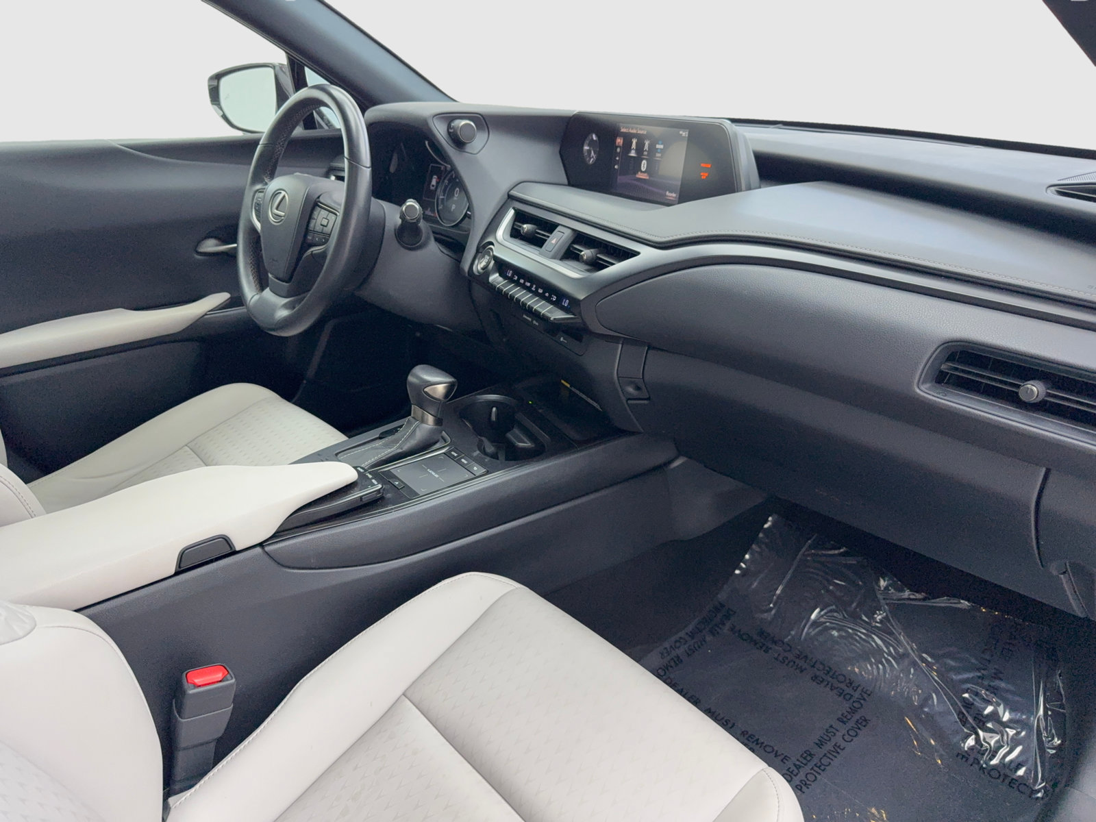 Used 2022 Lexus UX 200 w/ Accessory Package (Z2) FWD image 43